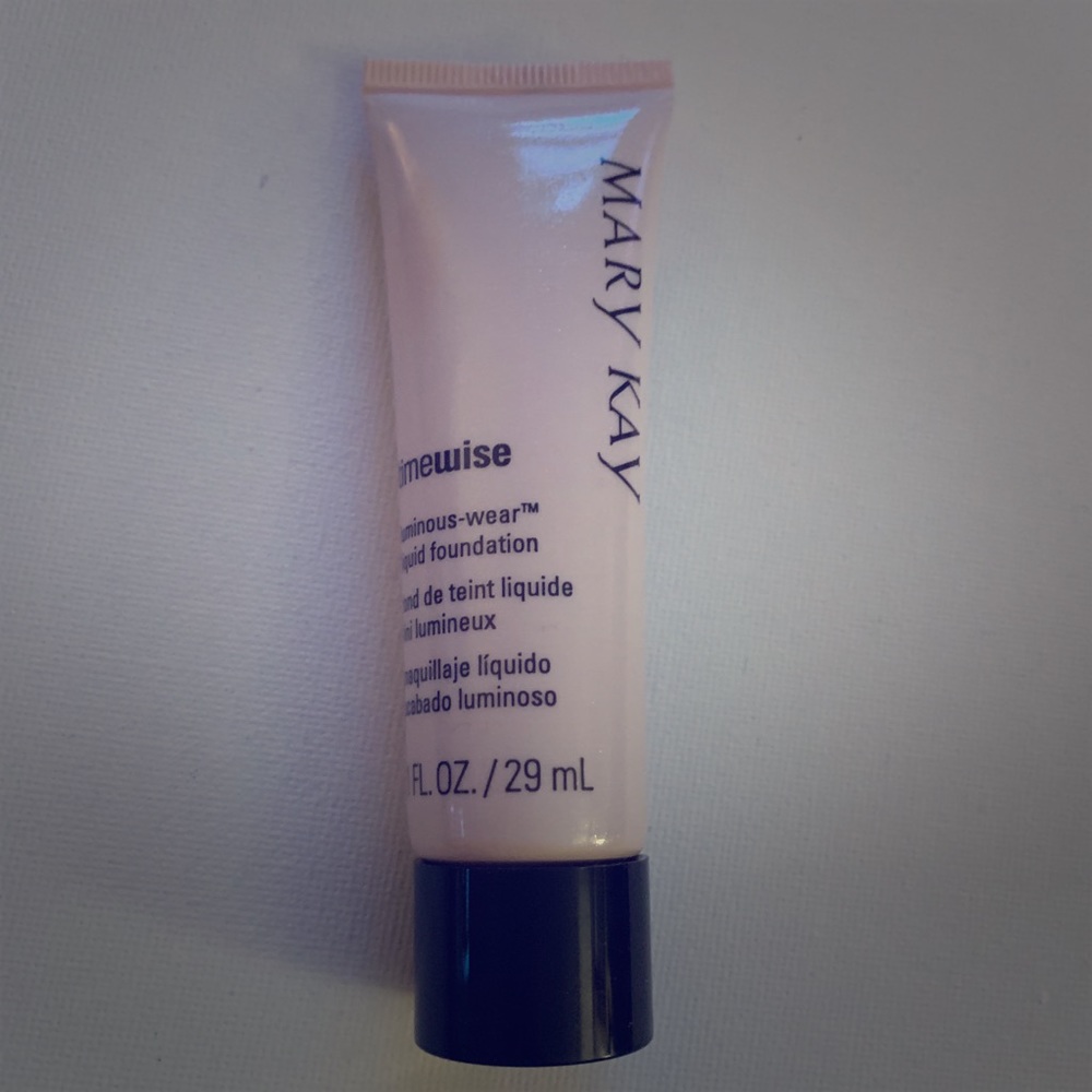 MARY KAY Beige 4 Luminous Wear liquid foundation